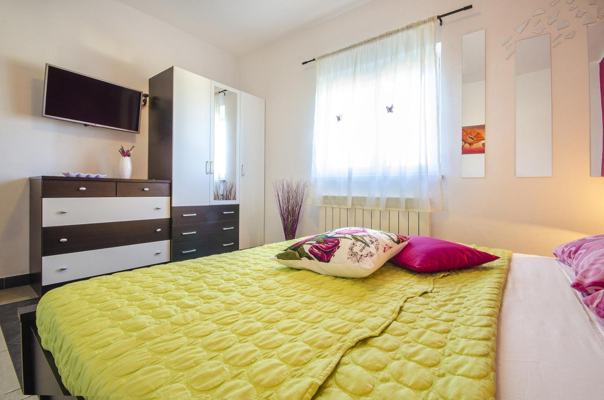 Apartment And Room Marlen Rovinjsko Selo Zimmer foto
