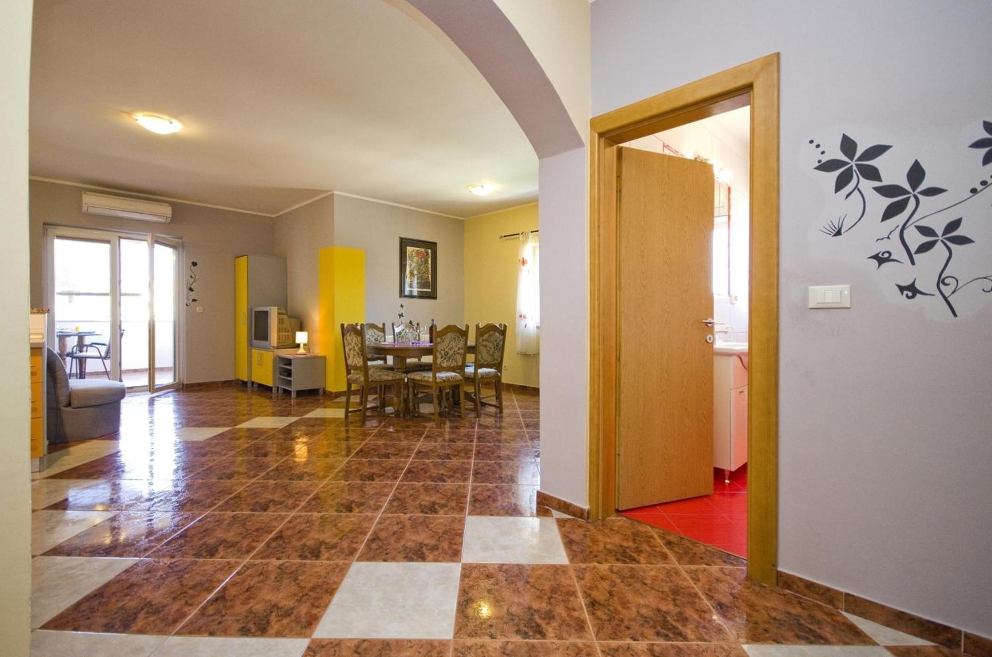 Apartment And Room Marlen Rovinjsko Selo Zimmer foto
